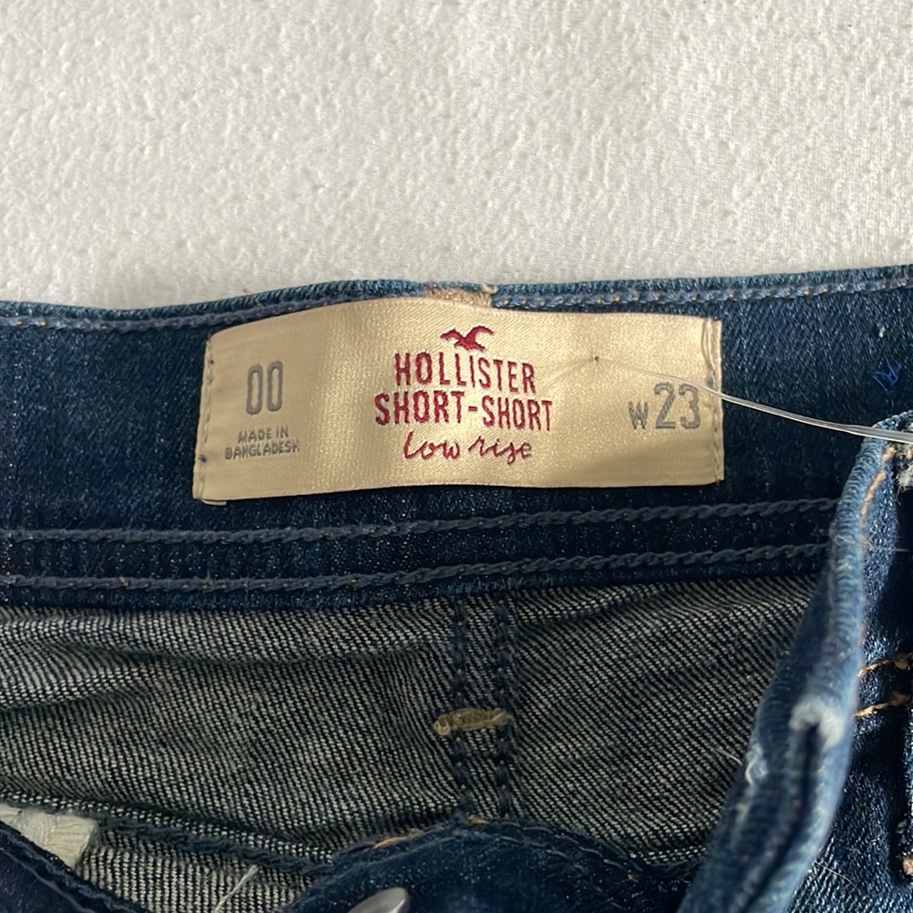 Hollister short-shorts